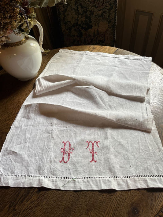 fa4648  French vintage Hand towel DT