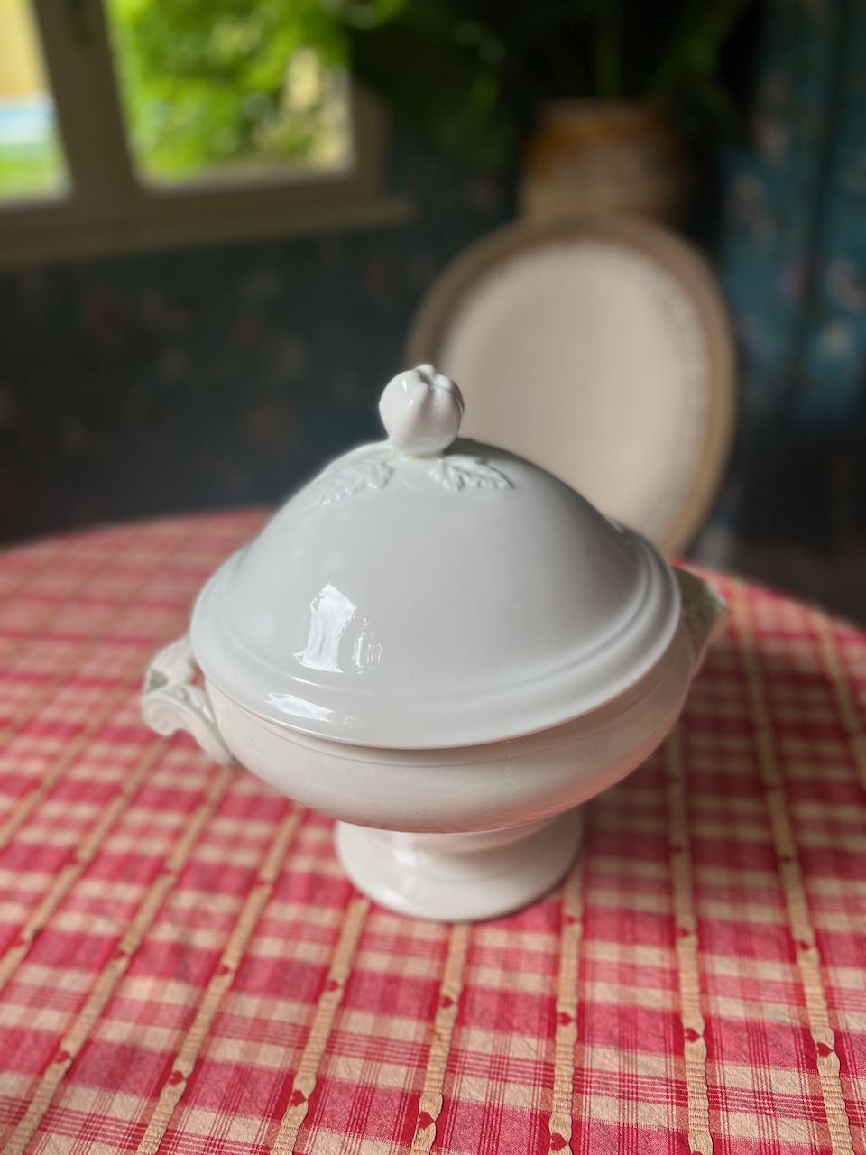 fa4779 White paris porcelaine french vintage tureen with lid