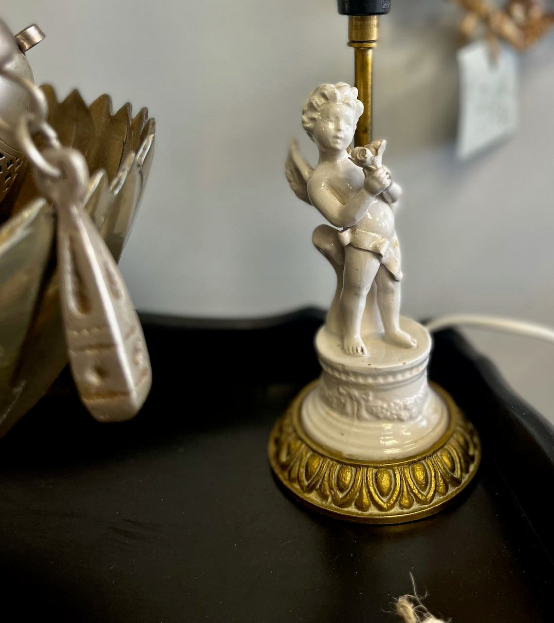 (FA)   Early French 1900's Porcelain lamp with little cherub holding a bouquet