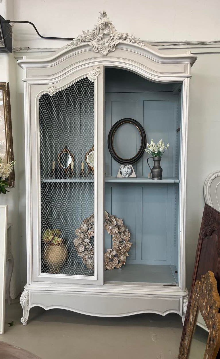 fa4626 French antique Cabinet with chickenwire front