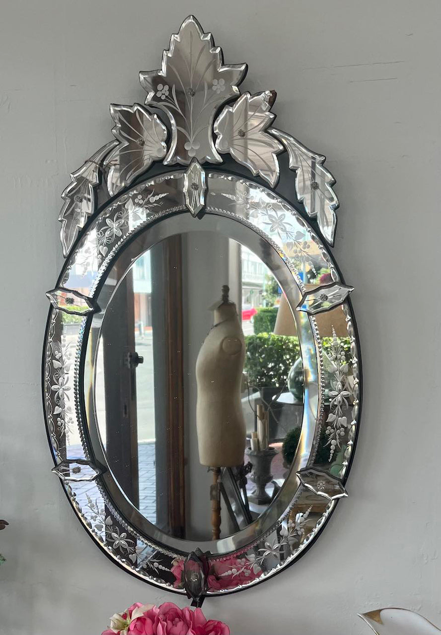 fa4793 Beautiful  Venetian Vintage oval mirror with bevelled interior mirror