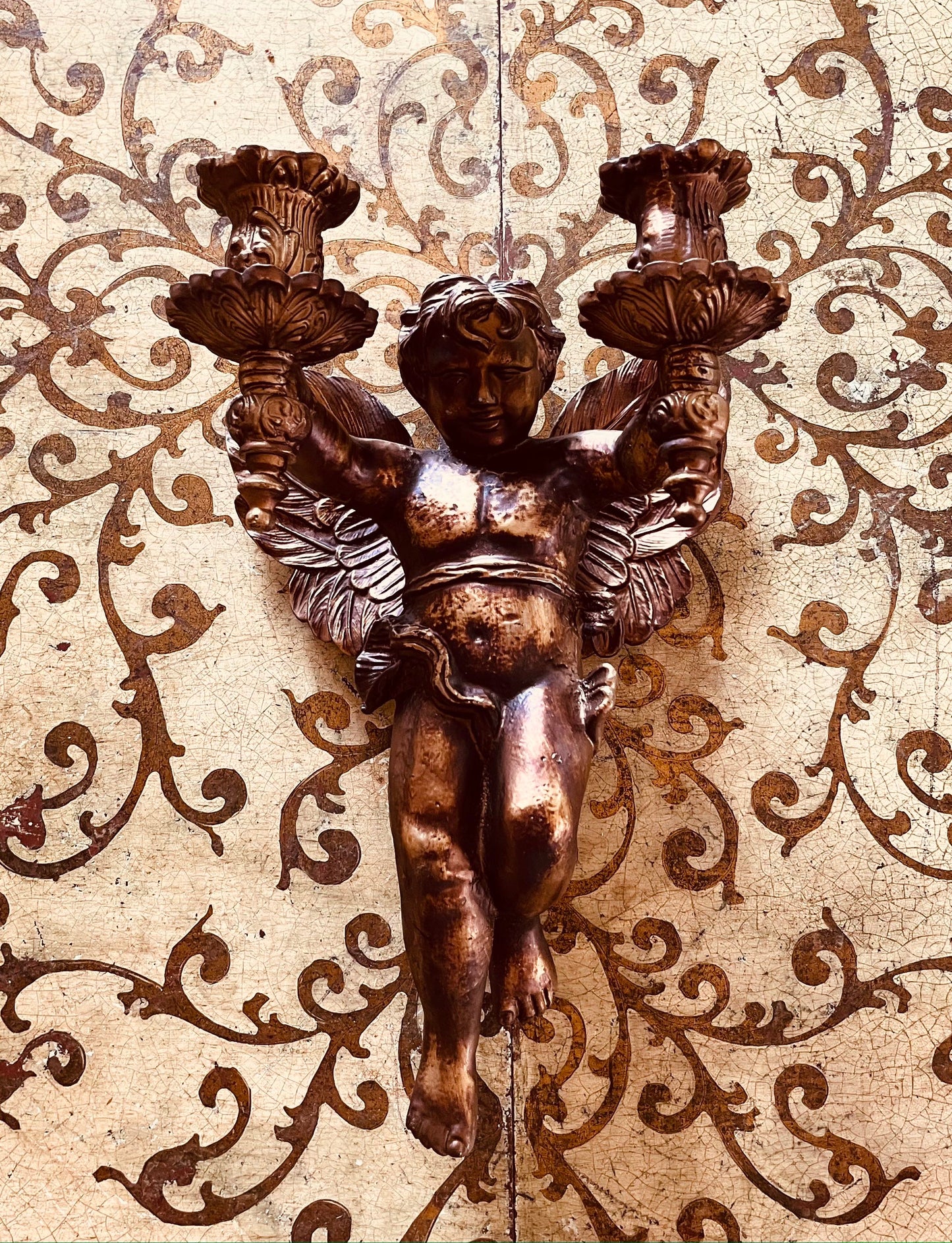 in3821 Wall cherub metal candle holder