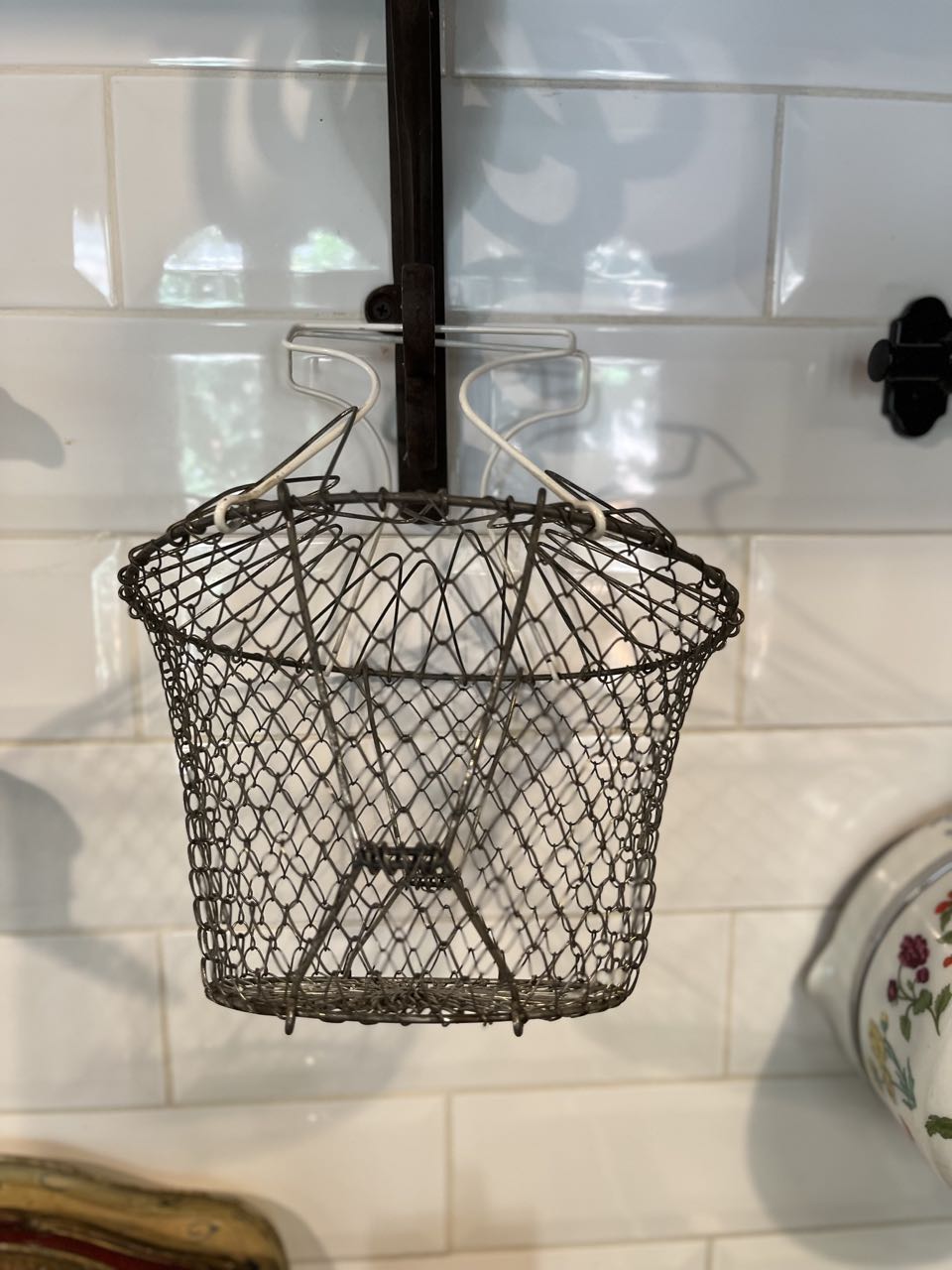 fa3581 French vintage metal onion basket